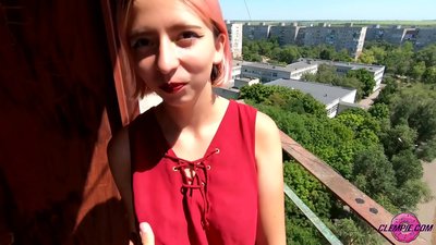 Студенттик Сезимдүү Соруса бейтааныш бир четте - Кончают Анын Бет